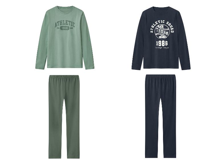 Deux ensembles de pyjamas pour hommes : un vert avec 'ATHLETIC 1986' et un bleu marine avec 'ATHLETIC SQUAD 1986'.