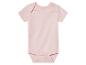 Body rose pâle pour bébé, vêtement simple et confortable.