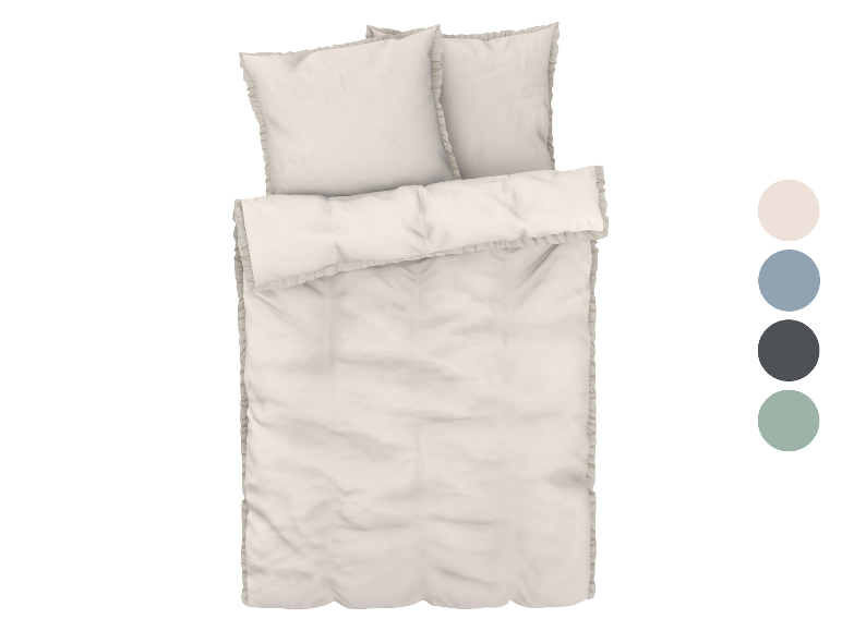 Parure de lit beige avec volants.