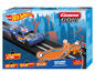 Circuit Carrera GO!!! avec une voiture Hot Wheels et une manette.