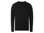 Un pull noir à manches longues
