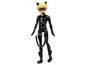 Une figurine de Cat Noir de Miraculous : Les aventures de Ladybug et Chat Noir.