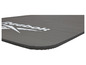 Un tapis de fitness Reebok gris avec des nervures.