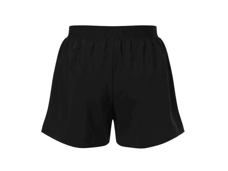 Shorts noirs de sport.