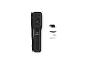 Une pompe à pneus Crivit noire avec manomètre digital et accessoires.