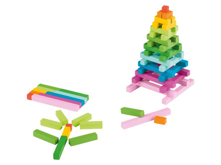 Blocs de construction colorés, incluant une pyramide et des arrangements horizontaux.