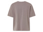 Un t-shirt gris oversize à manches courtes.