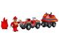Jouets de pompiers en bois: un 4x4, un bateau et une figurine de pompier.