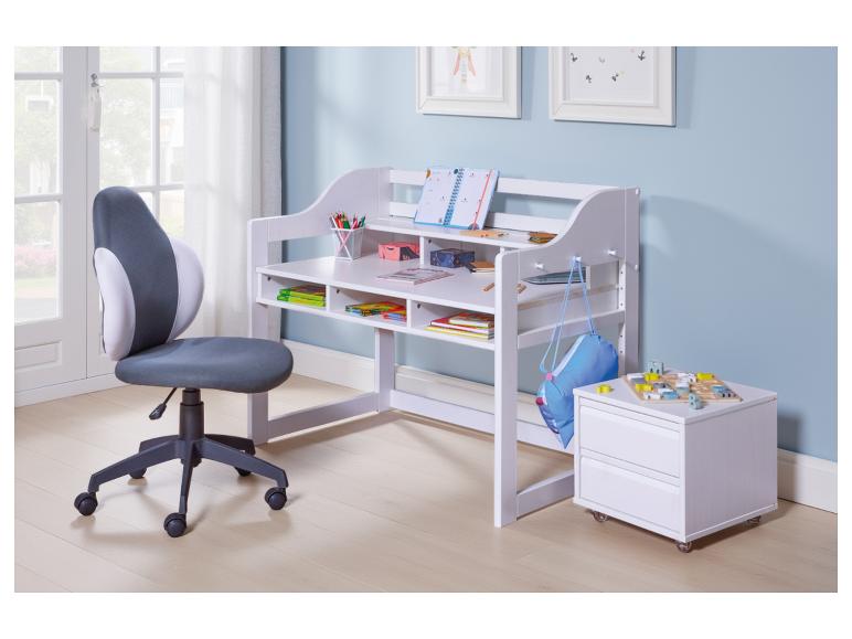 Bureau enfant avec chaise et table de chevet.