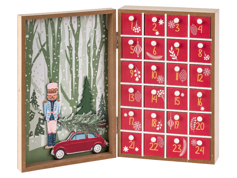 Calendrier de l'Avent en bois avec 24 tiroirs et une scène hivernale avec un Casse-Noisette et une voiture.