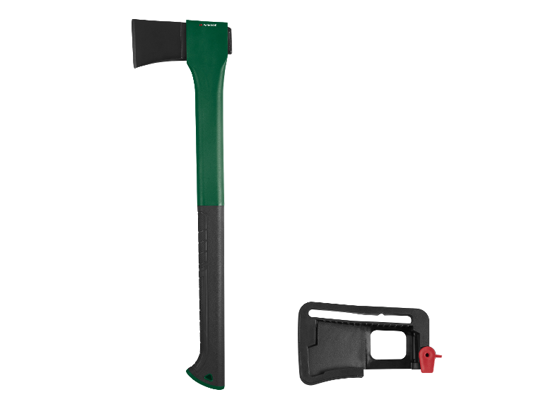 Hache verte avec manche noir et étui de protection noir.