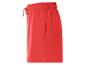 Shorts rouges à cordon de serrage.