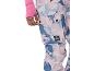 Pantalon de ski femme à motif rose et bleu, poche et pull rose.