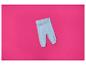 Pantalon de bébé bleu clair sur fond rose