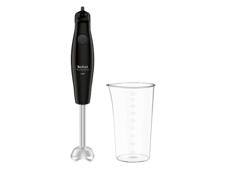 Mixeur plongeant noir avec un gobelet doseur transparent.