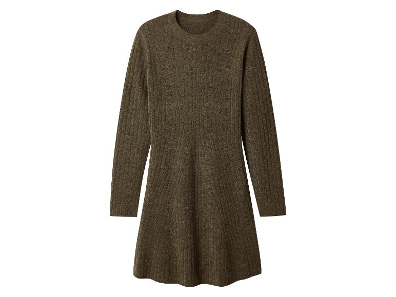 Robe en maille vert foncé à manches longues avec jupe évasée.