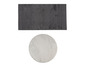 Un tapis gris et blanc.