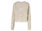 Un cardigan en tricot crème avec des boutons