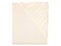 Drap-housse et drap-plat beige clair.