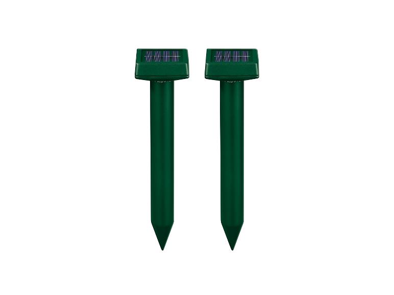 Deux répulsifs d'insectes solaires verts.