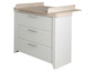Commode blanche à trois tiroirs avec plan à langer.