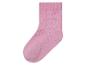 Une chaussette rose, isolée sur un fond blanc.