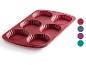 Un moule à pâtisserie en silicone rouge pour 6 tartes ou quiches individuelles.