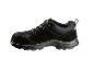 Chaussures de sécurité noires à lacets.
