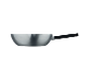 Casserole en métal avec poignée noire sur fond noir