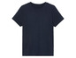 Un t-shirt bleu marine à manches courtes.