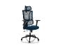 Chaise de bureau bleue avec dossier en maille et appui-tête, sur roulettes.