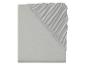 Un drap housse gris avec élastique.