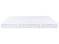 Matelas pour bébé blanc avec un bord arrondi.