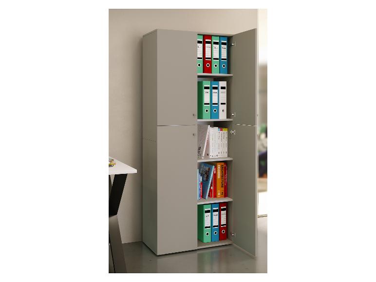 Armoire de classement grise avec portes ouvertes, révélant des classeurs colorés et des livres.