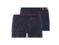 Deux paires de boxers, l'un avec des cœurs rouges et l'autre avec l'inscription 'I love you' sur la ceinture.