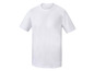 Un t-shirt blanc à manches courtes.