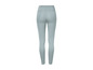 Une paire de leggings bleu clair pour femme.