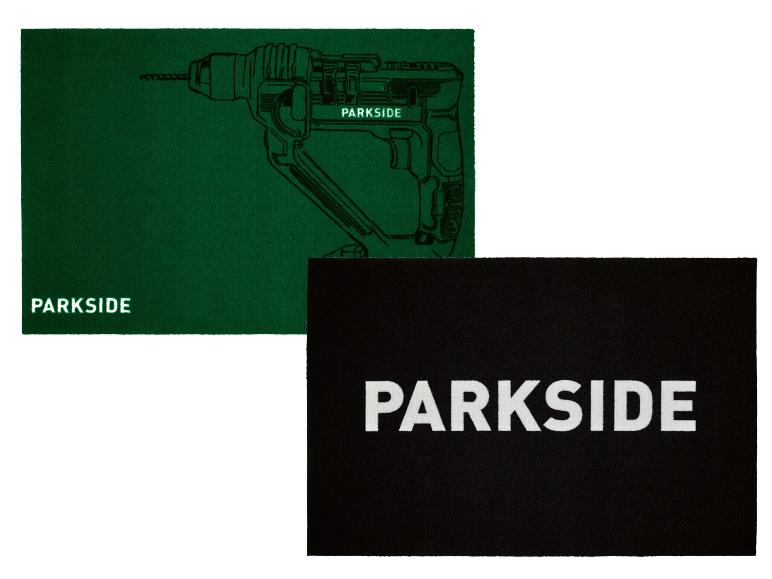Deux tapis Parkside ; un vert avec une image d'une perceuse, un noir avec du texte blanc.