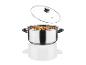 Une casserole en acier inoxydable avec un couvercle, remplie de viande et de légumes cuits.