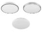 Trois lampes de plafond rondes avec une bordure métallique.
