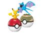 Pikachu et Zubat en figurines LEGO sur des Poké Balls.