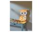 Lampe décorative en forme de chouette en feutre, sur une table d'appoint.