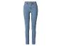 Jean skinny bleu clair pour femme avec taille haute et style cinq poches classique.