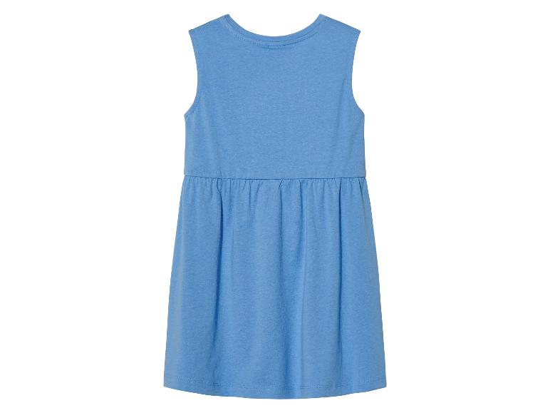 Robe bleu clair sans manches pour enfant.