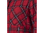 Gros plan d'une chemise à carreaux rouge avec une poche poitrine.