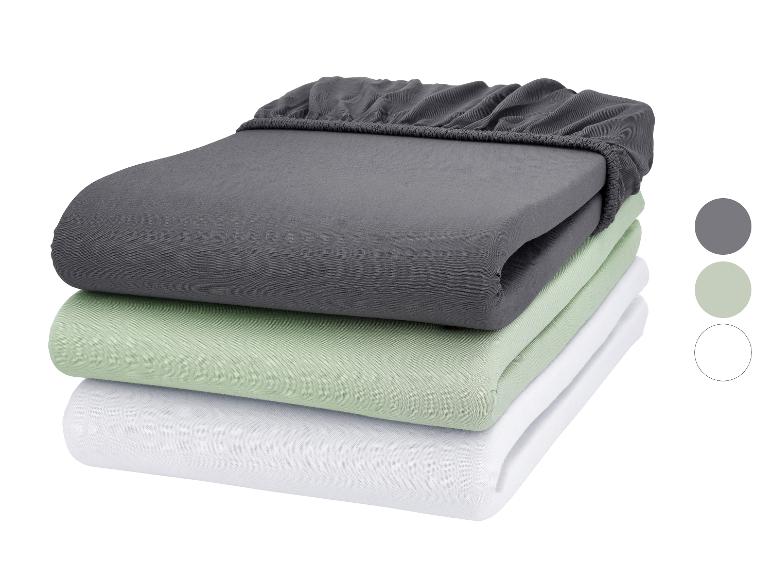 Ensemble de draps housses en coton gris, vert clair et blanc avec échantillons de couleurs.