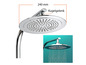 Une pomme de douche chromée de 240 mm de diamètre.