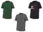 Trois t-shirts pour hommes : un vert avec un logo répété, un gris avec un petit logo et du texte, et un noir avec un graphique de perceuse et du texte.