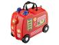 Une valise rouge en forme de camion de pompiers avec des roues et une poignée.