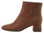 Bottines marron à petit talon.